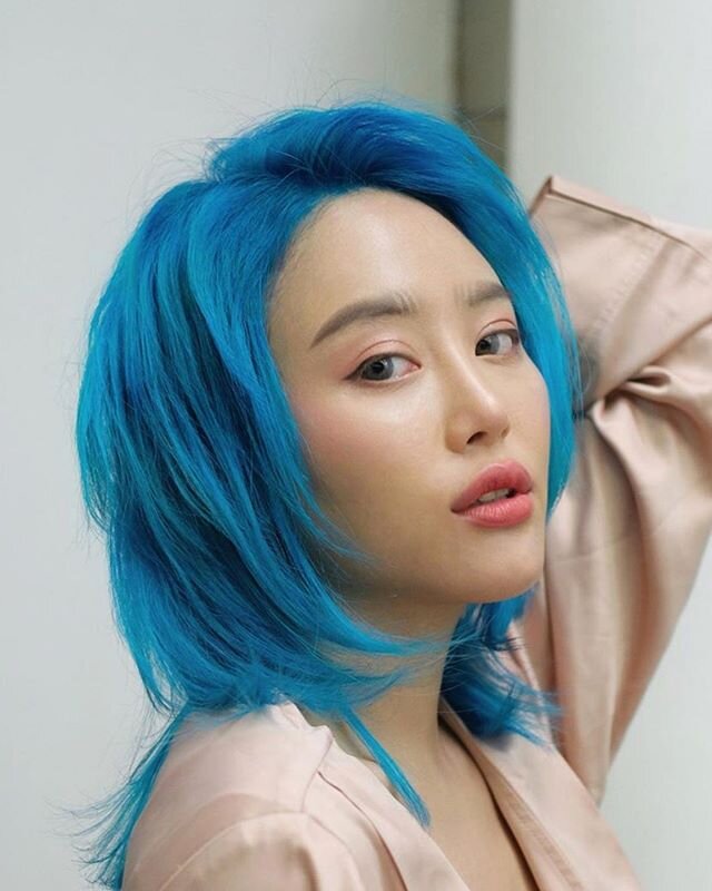 Haircolor for @janineintansari by our stylist @reyhairstylist
&mdash;&mdash;-
#Womanscut #w2salon #hairoftheday #womanshaircut #asianwomanhaircut #asianhairstyle #asianhaircut #bluehair #bluehairdontcare #toscahair #turqoisehair #pantone2020 #komunit