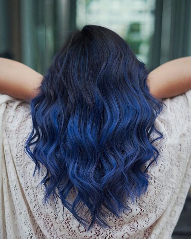 Classic Blue by our stylist @reyhairstylist &mdash;&mdash;-
#classicblue #classicblue2020 #pantone2020 #bluehair #bluebalayage #blueombrehair #bluehairdontcare #bluehaircolor