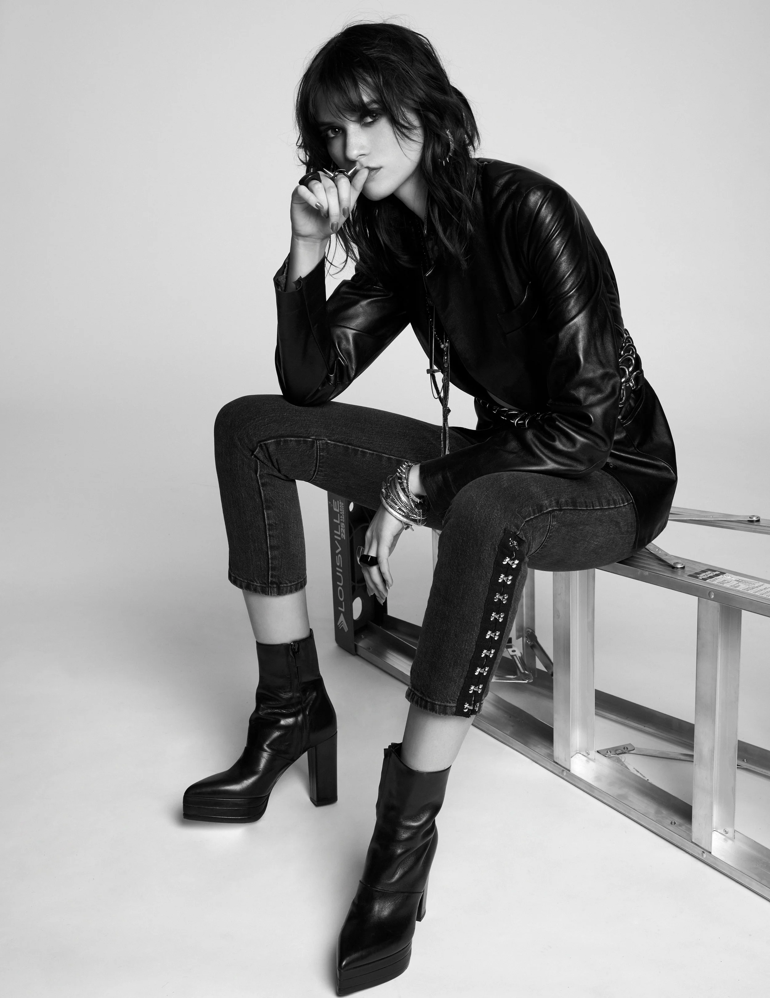L'Officiel Baltics - Letícia Orchanheski