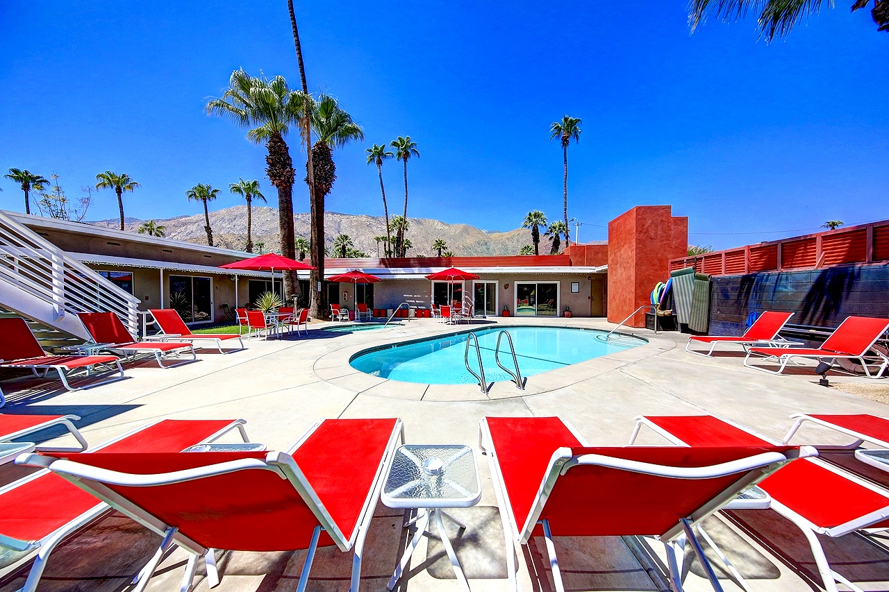 BEARFOOT HOTEL