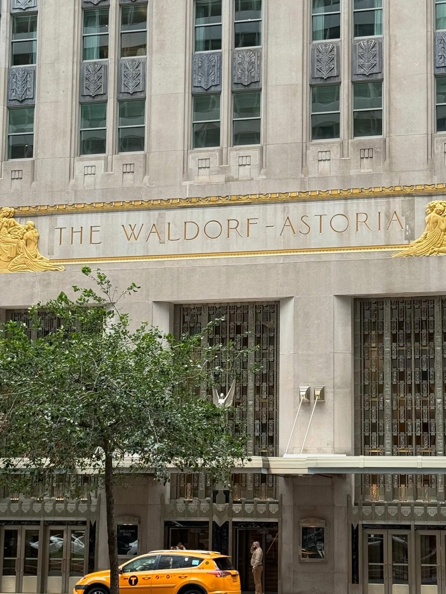 Had The Waldorf Martini @waldorfnyc to celebrate this beauty #emgtravelgirl #WaldorfAstoriaNYC