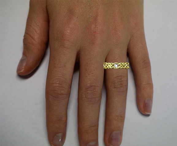 The design scaled into a photo of the customers hand