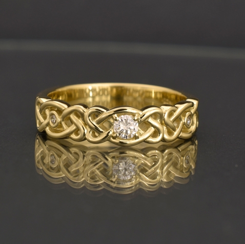 The finished ring.