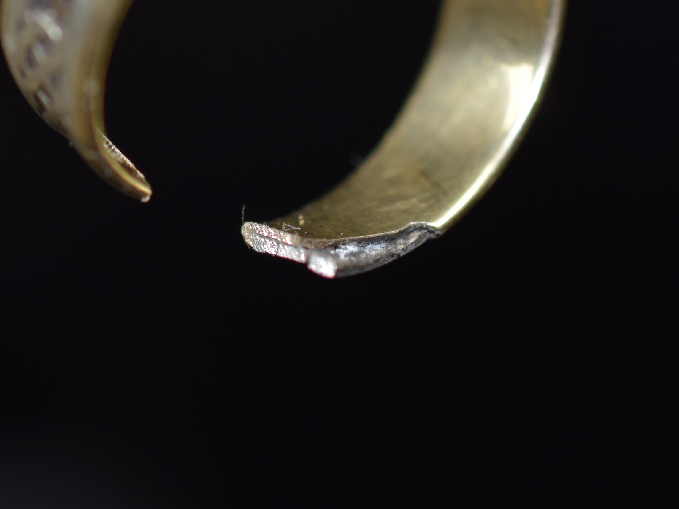 Total thickness of the ring 1mm with the yellow gold section being less than half that.