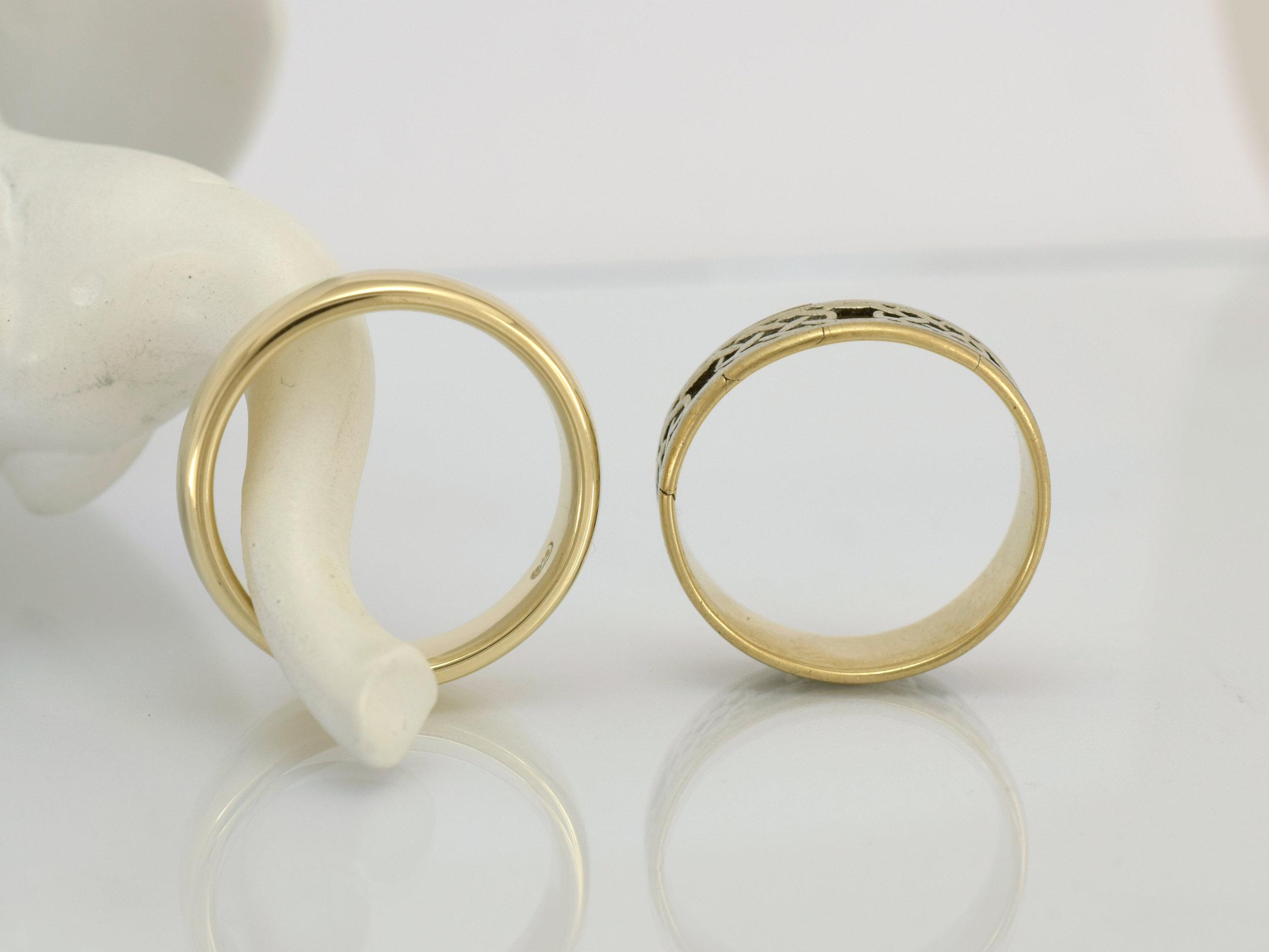 1.8mm thickness on the left and 1mm on the right.