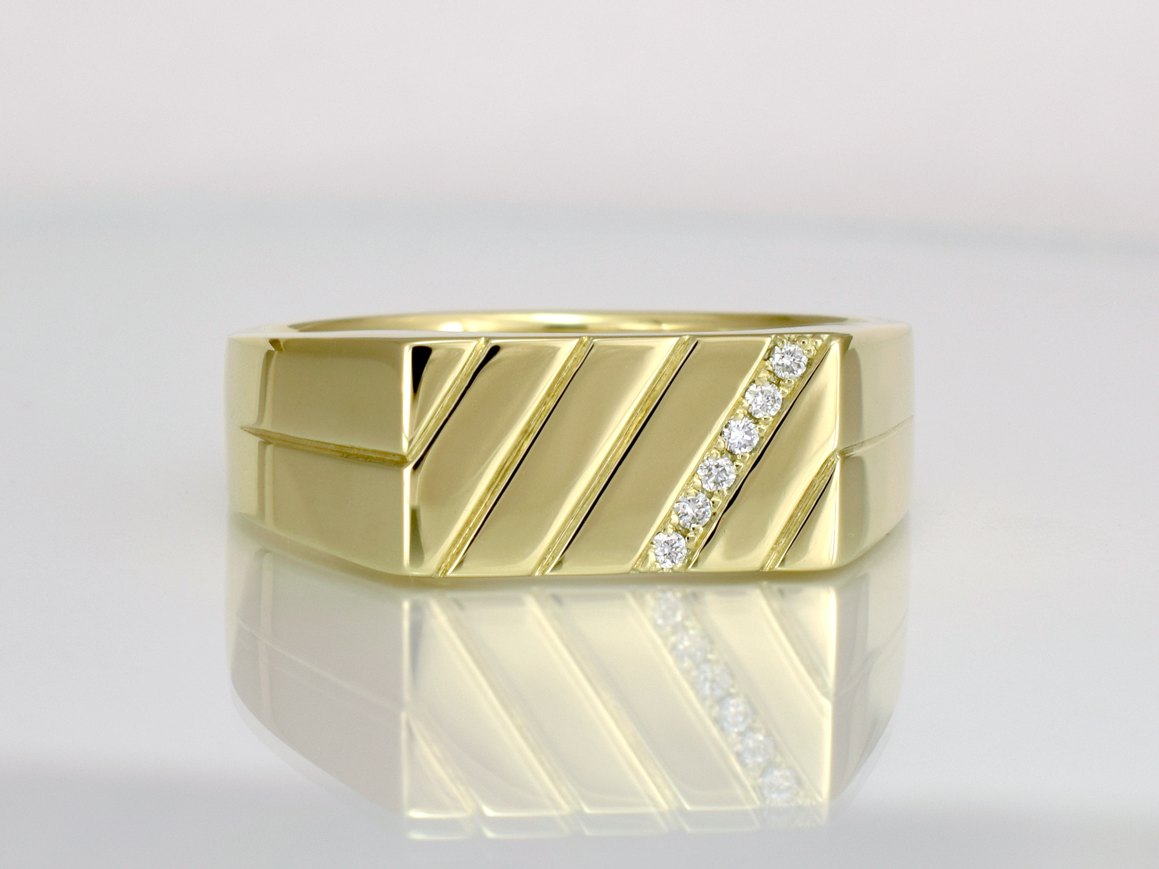 14ct yellow gold - 6 x .01ct diamonds