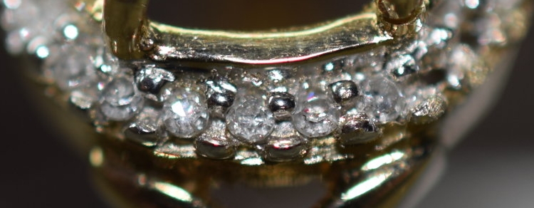 The true diamond size revealed once the outside claws are removed.