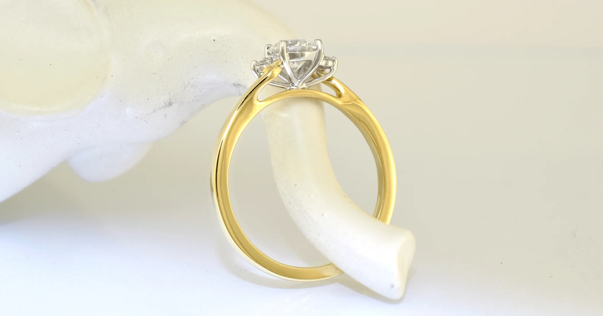 Cathedral type band used.