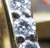 The girdle (edge) of the diamond protrudes past the claws