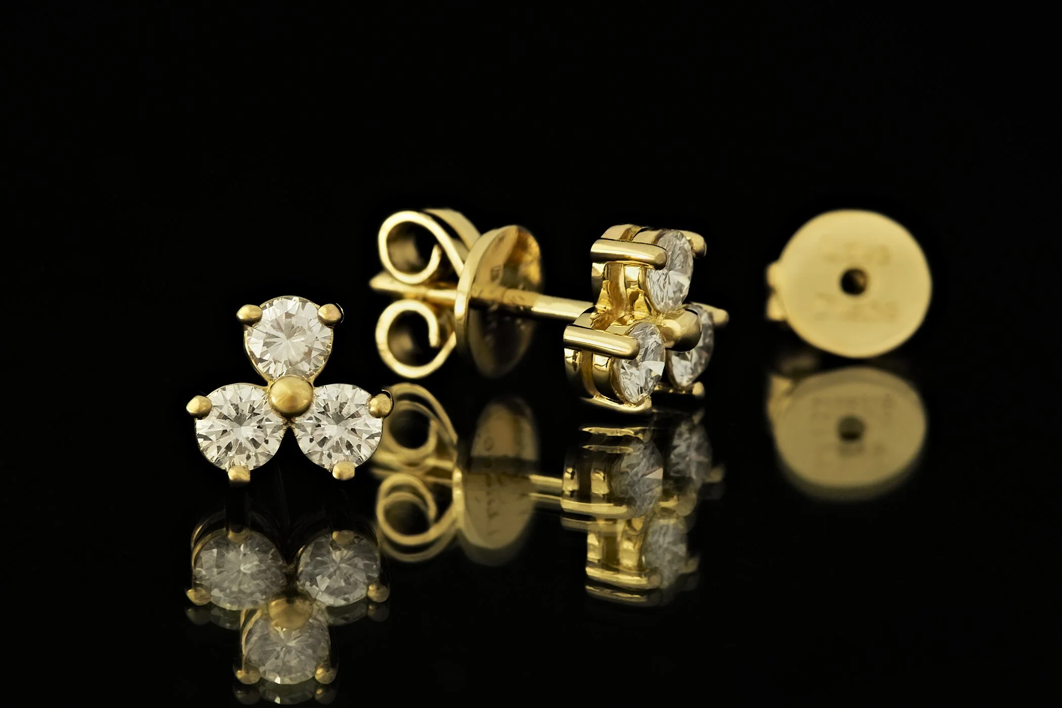 Marking life with jewellery