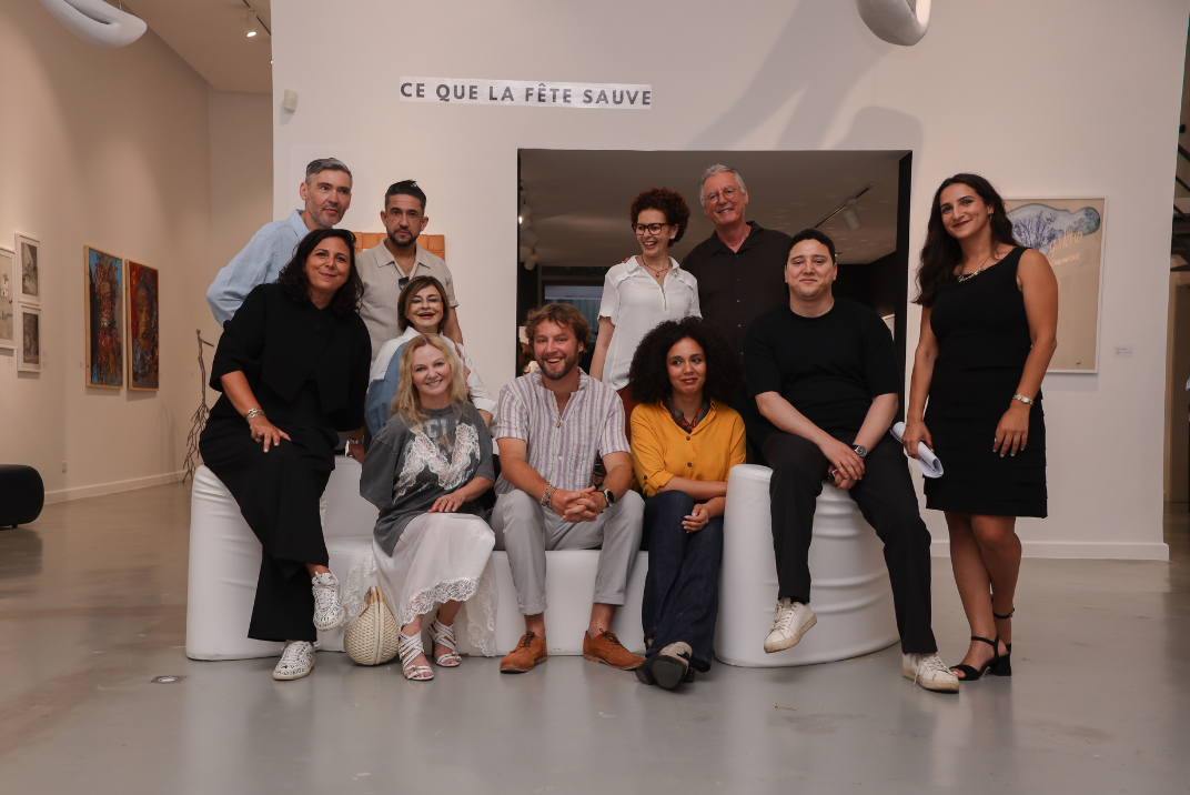 Photo groupe vernissage.png
