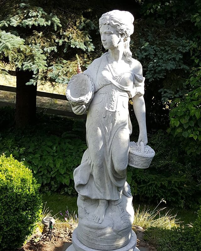 Thank you Linda for sending us a picture of your beautiful Carrie statue. She looks stunning! -----------------------------------------------
#gardenstatue #wantingspring #buylocalcc #concert #loyalcustomersrock