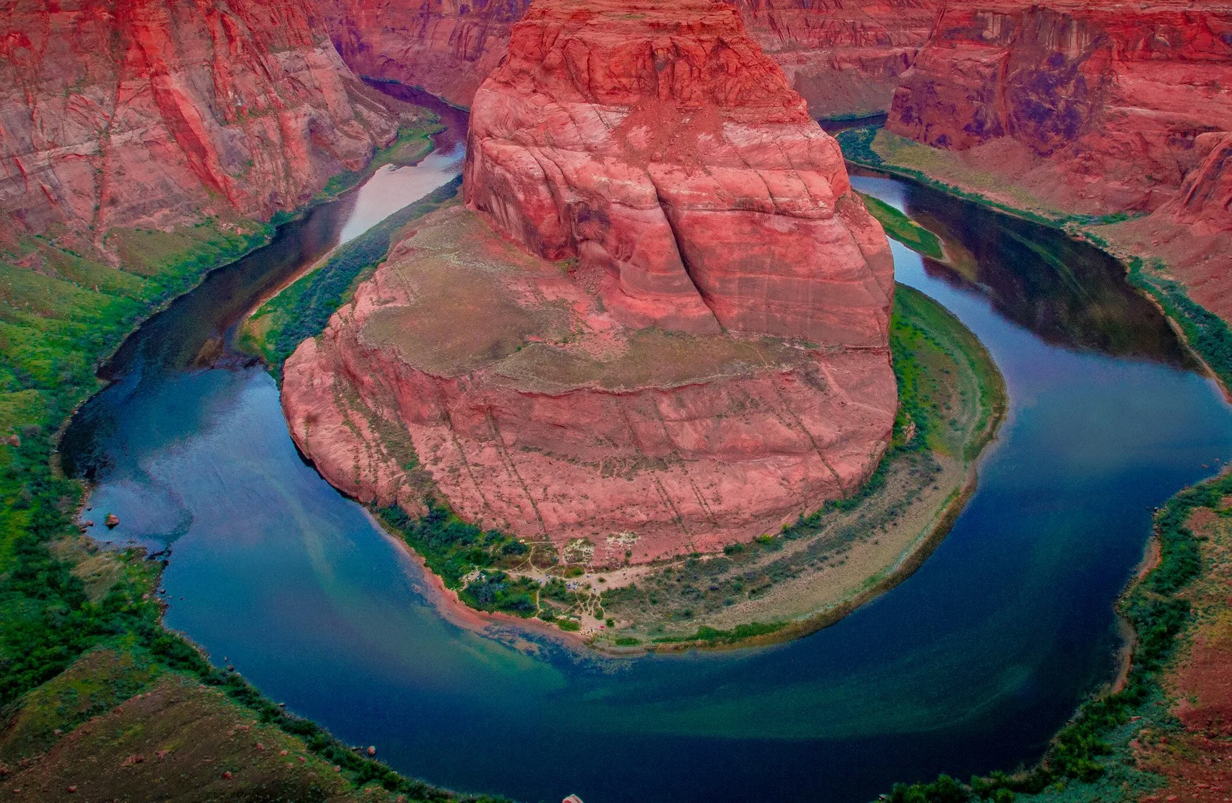 Horseshoe Bend Arizona overlook near Page Arizona showing the Colorado River winding through Glen Canyon