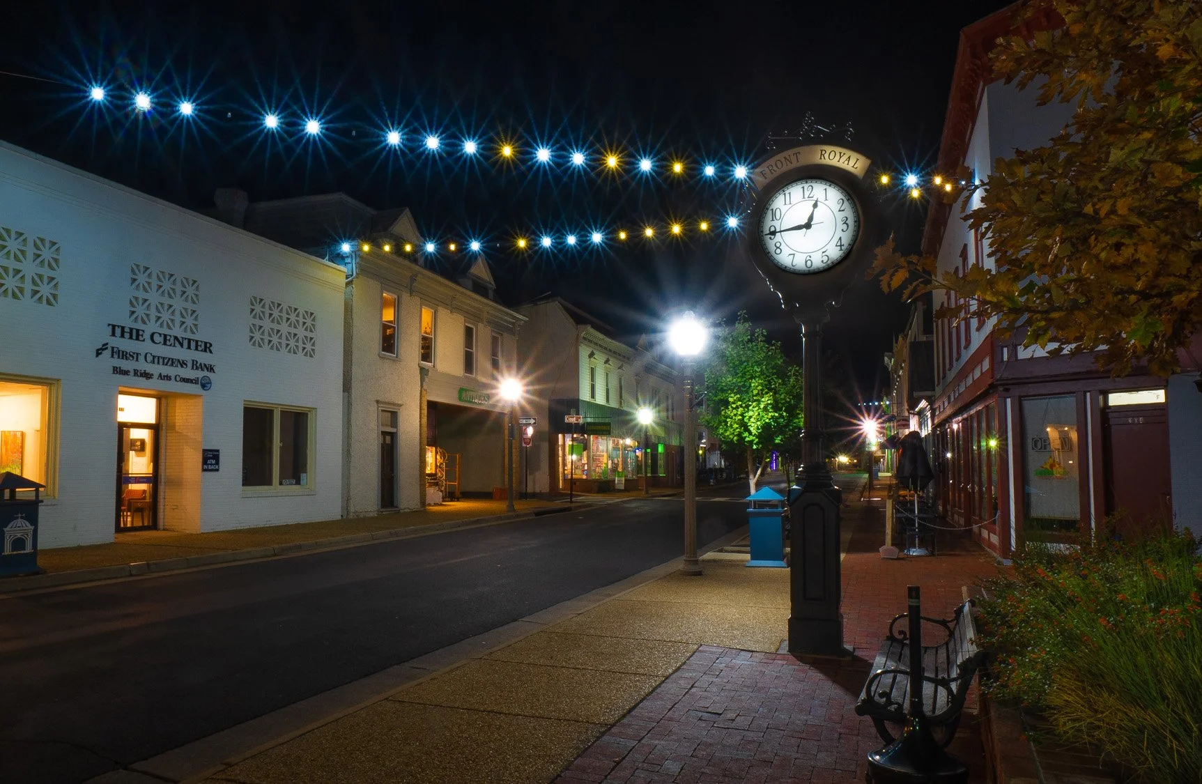 Downtown Front Royal shoing Main Street