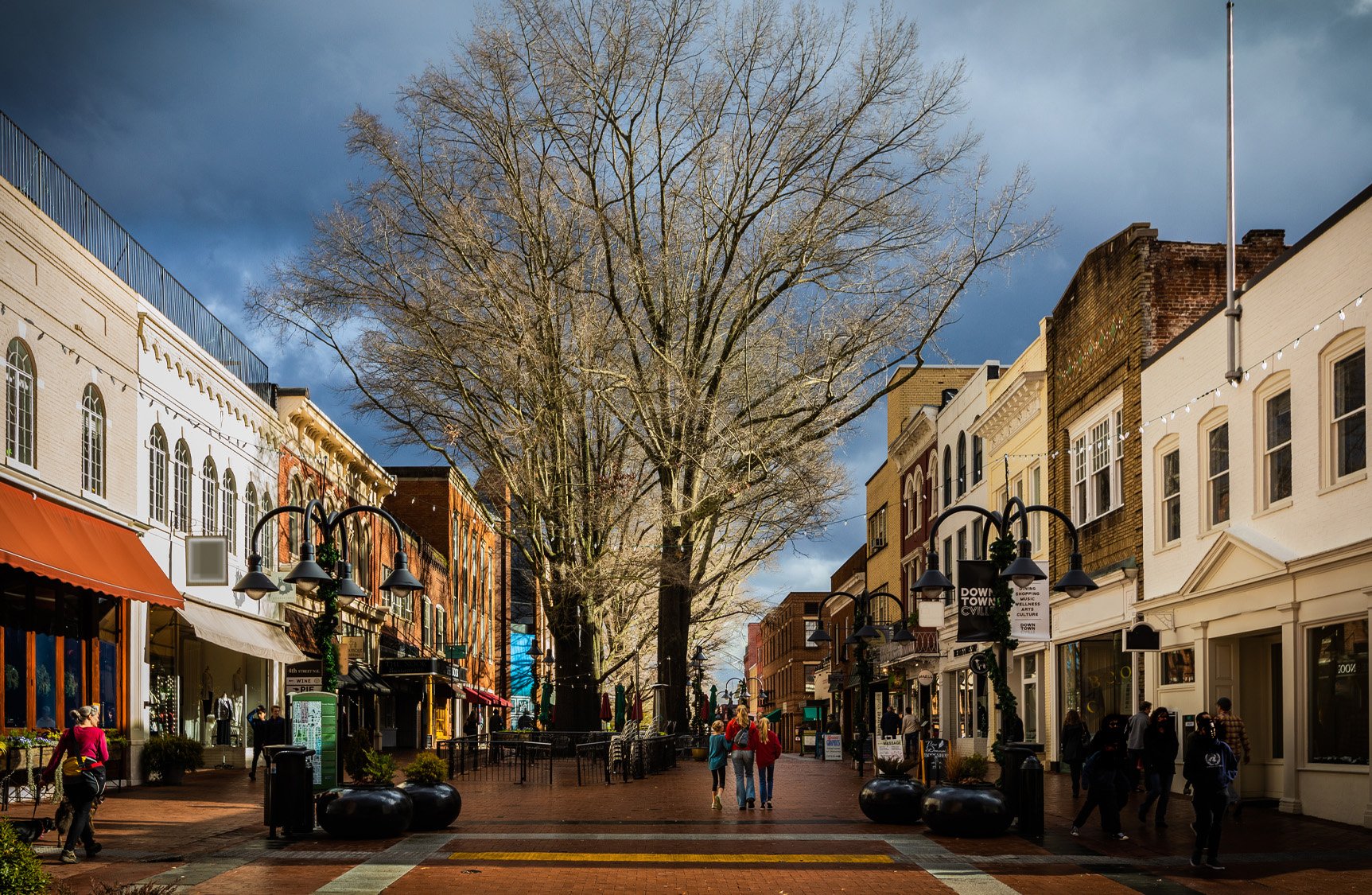 Pedestrian walking mall