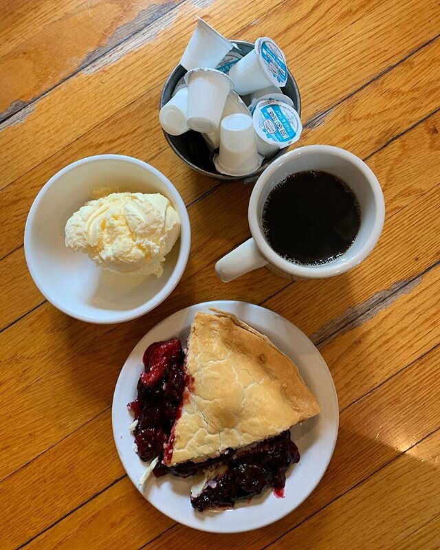 Craving 🥧☕️ #beckys #unioncreek #travelsouthernoregon