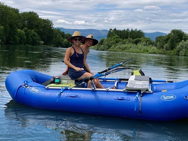 Got some rowing practice in today on this snack &amp; friend filled float 🤗 #snacksarelife #rogueriver #oregonsummer