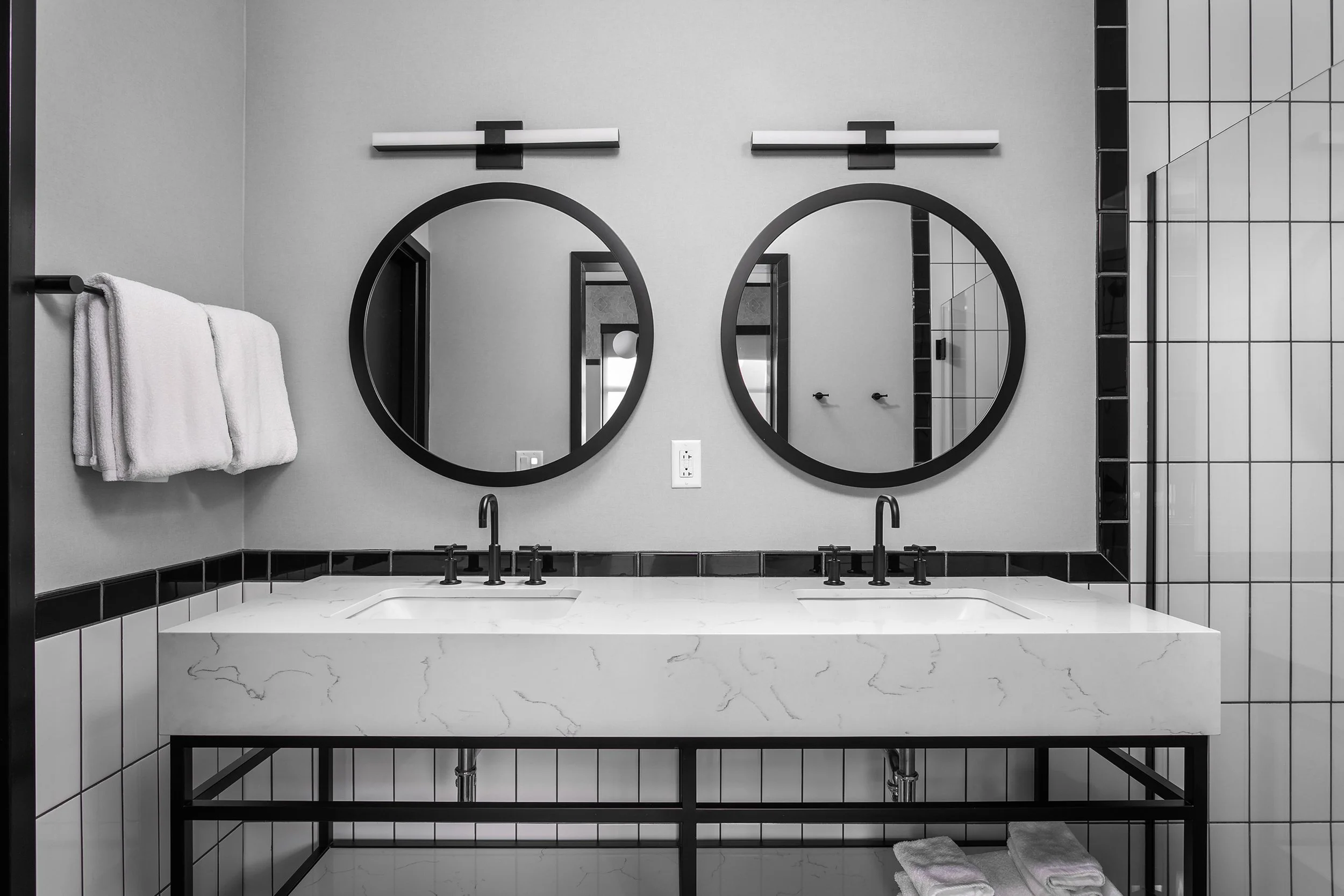 Kinley Hotel_King Suite Bathroom 1_Tinker Ma_by 161 Photography.jpg