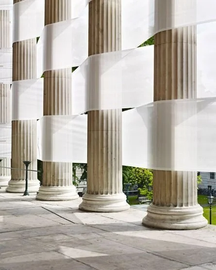Nicolas+Feldmeyer+weaves+an+impressive+installation+through+the+portico+of+UCL.jpg