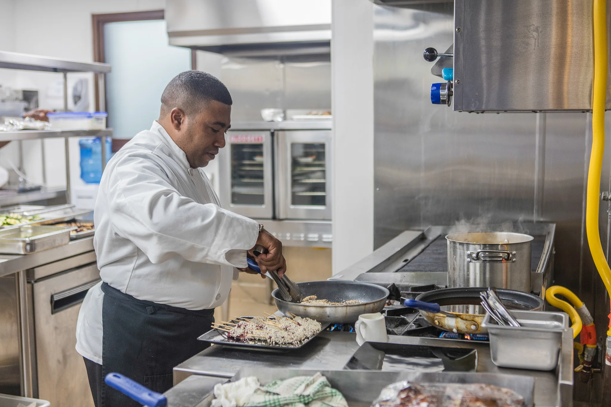 AniVillas_Dominican_Chef.jpg