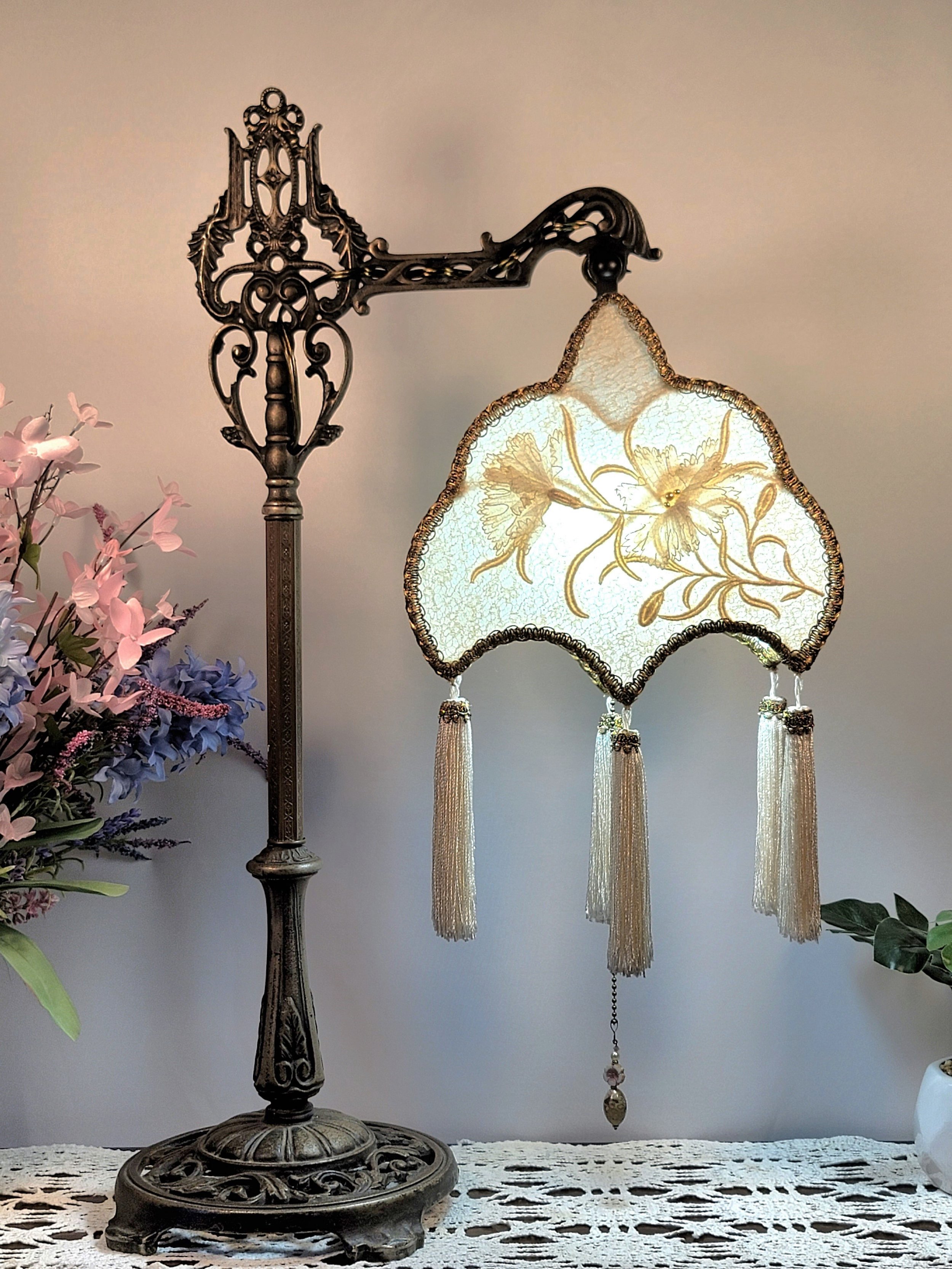 elegance-lamps-victorian-lampshade-ivory-front-lit1.jpg
