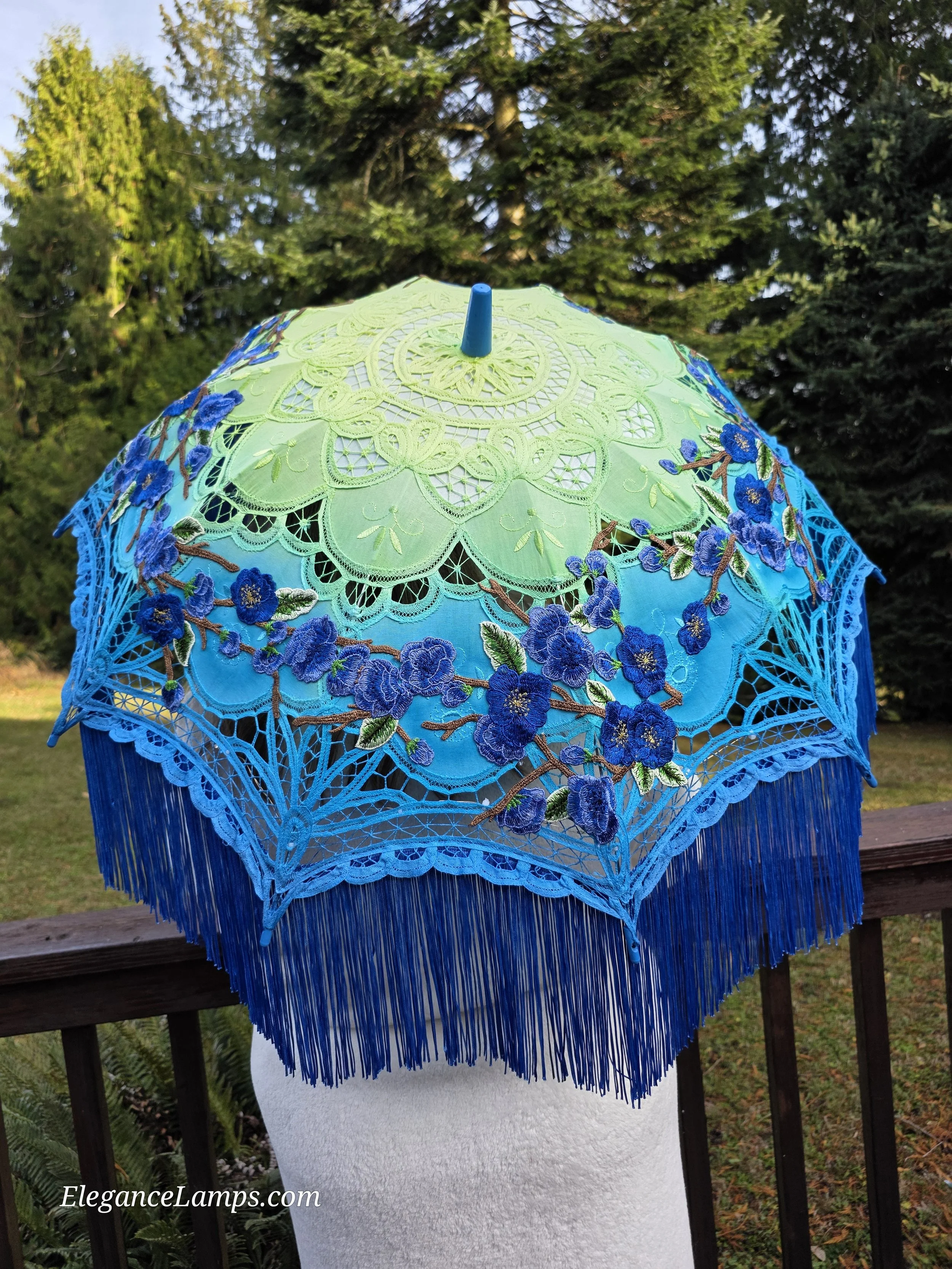 Calypso LED Parasol