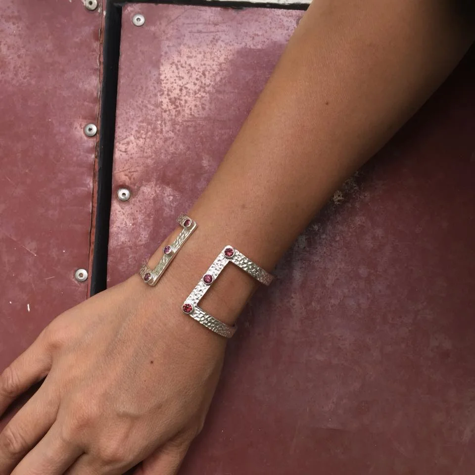 tshapecuff1.jpg