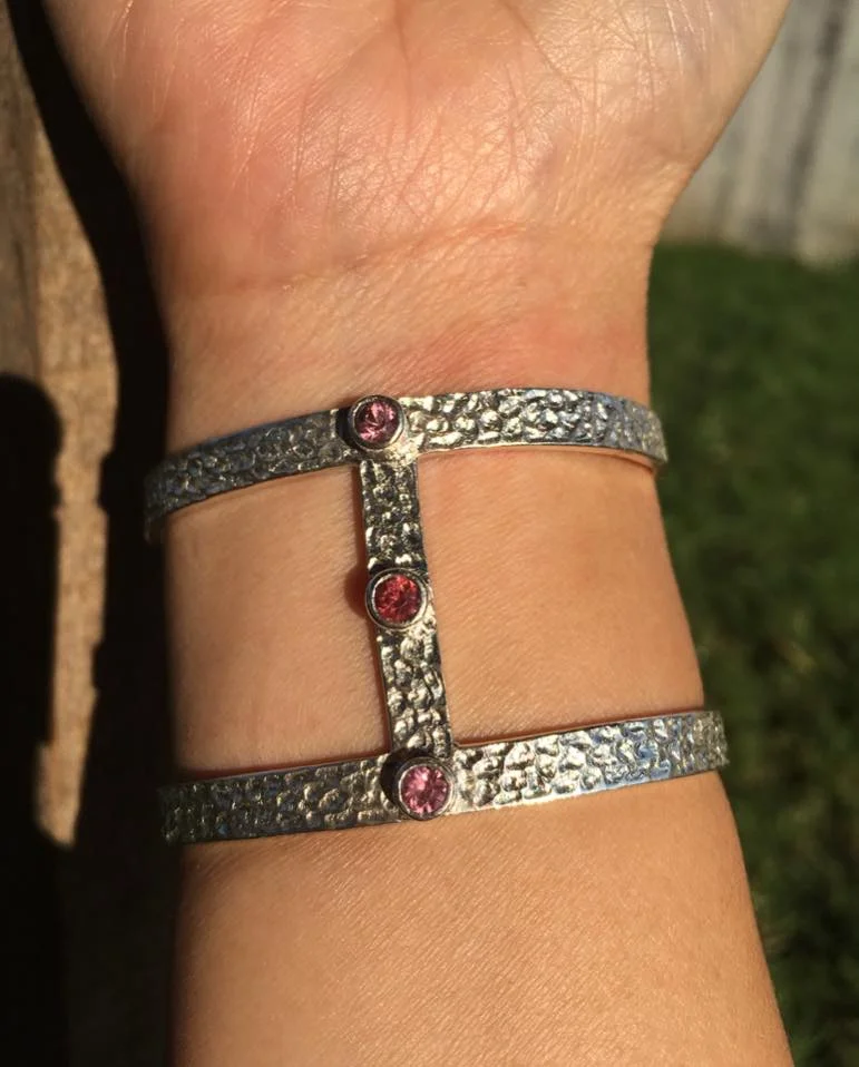 tshapecuff2.jpg