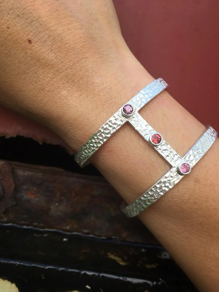 tshapecuff3.jpg