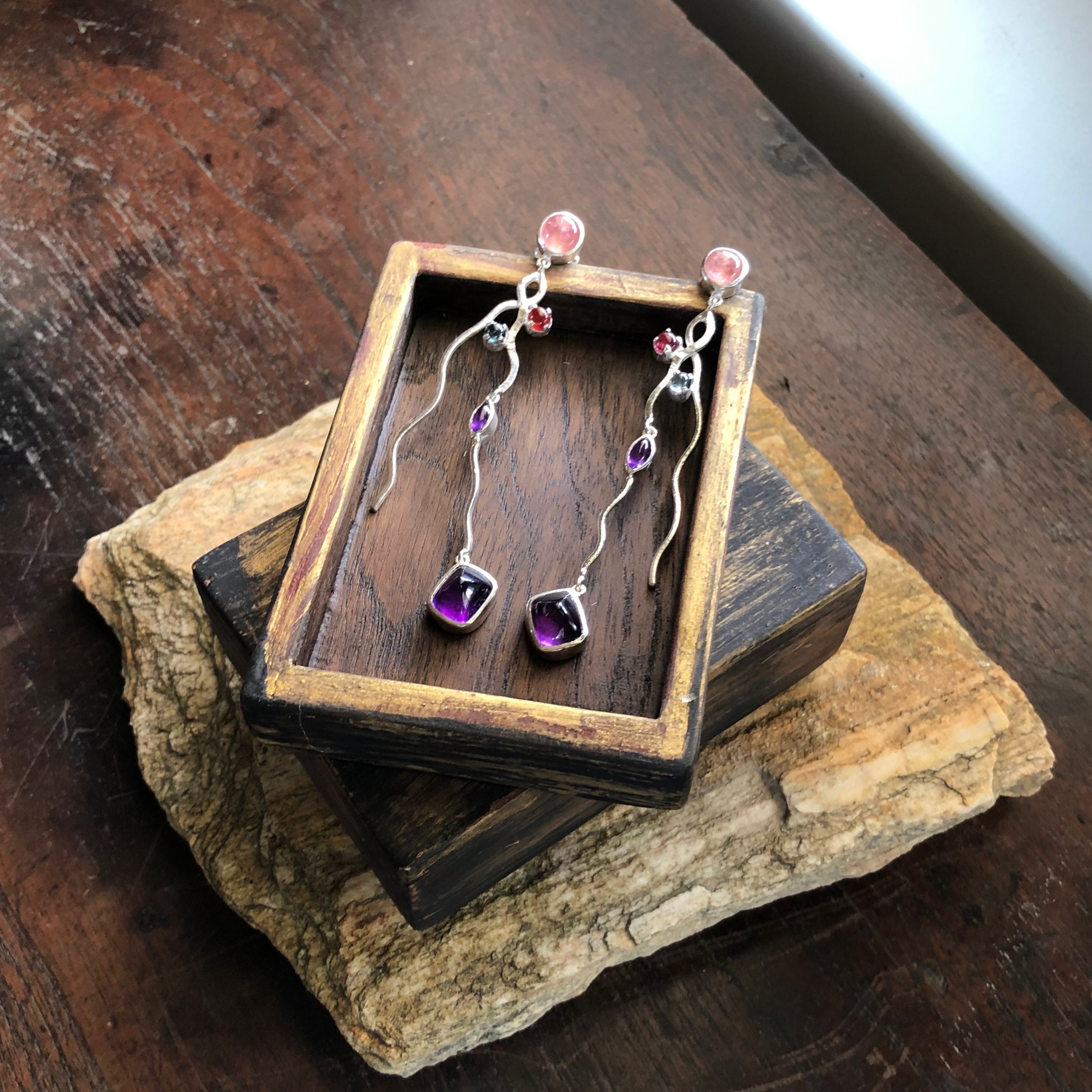 Amtheystpyramidearrings.JPG
