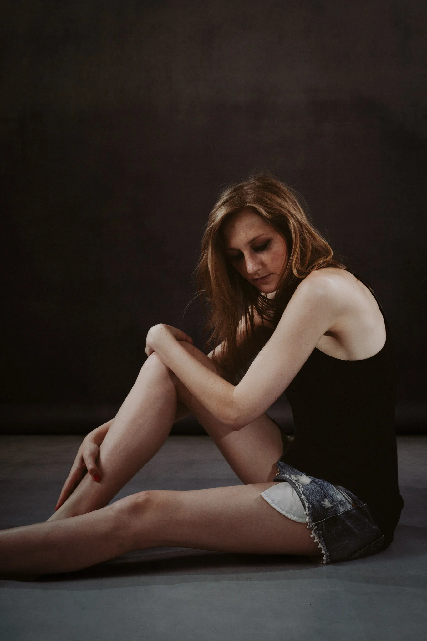 ©TomWoollard_Editorial_Girls_Album_Cover_Hamburg-0223-Edit.jpg