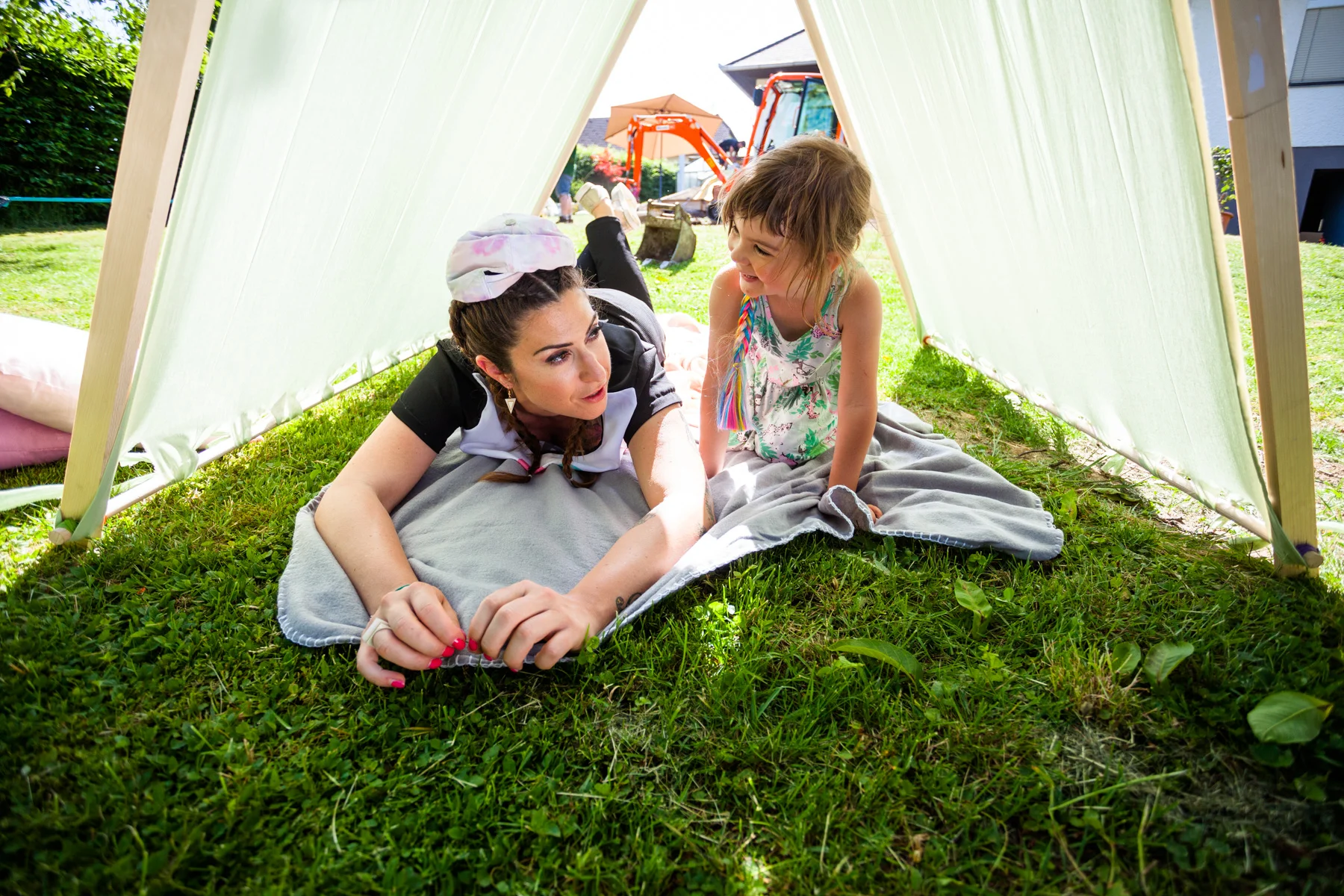 ©TomWoollard_OBI_woman-and-young-girl-lying-on-grass-in-shade-of-summer-garden-tent.jpg