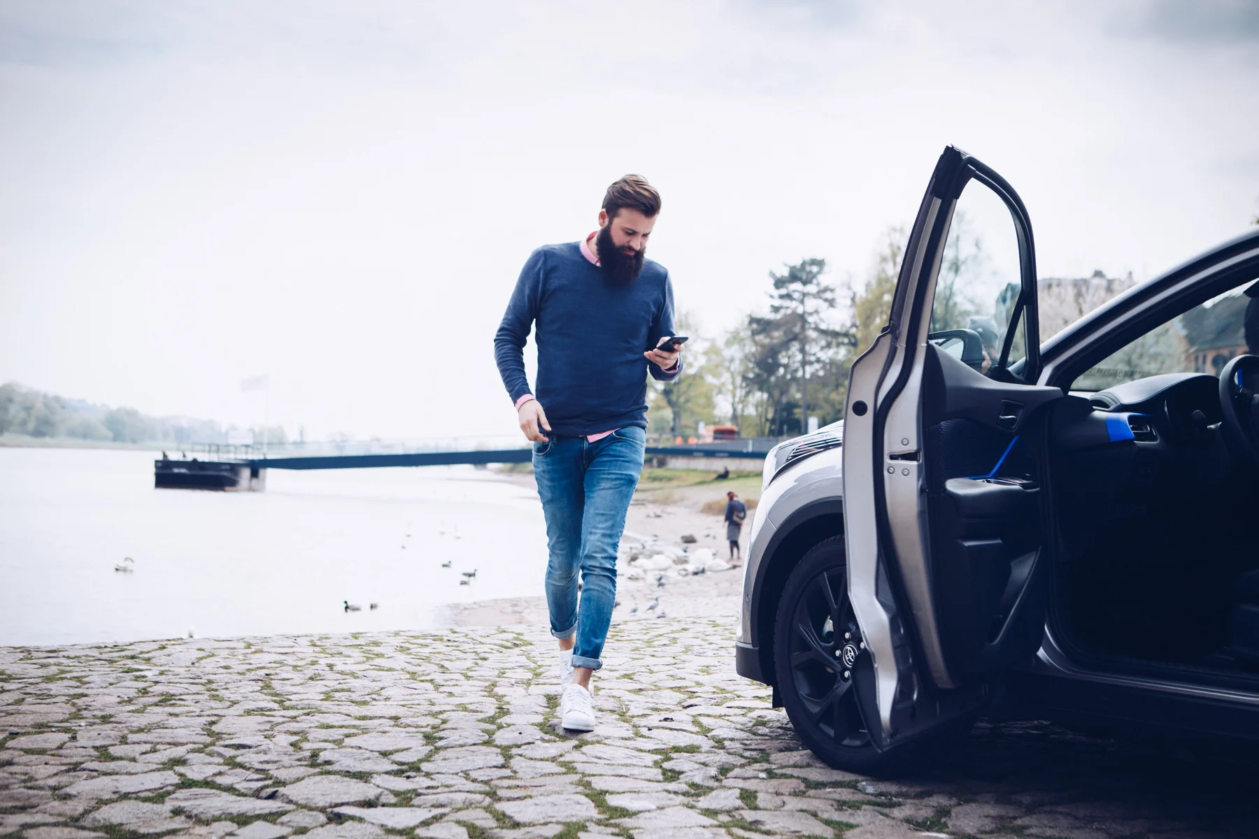 ©TomWoollard_Toyota_C-HR_car-editorial-lifestyle-man-with-beard-at-Dresden-river-looking-at-phone.jpg
