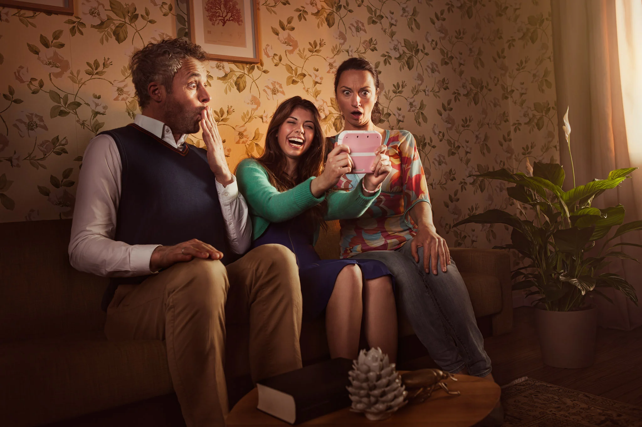 ©TomWoollard_Nintendo_2DS_TomodachiLife_gaming-advertising-lifestyle-family-surreal-dramatic-moody-concept.jpg
