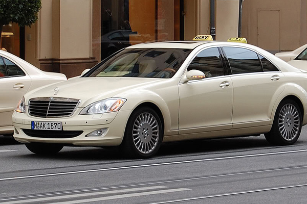 TAXI Munich, like most other cities in Germany, has easily distinguishable beige taxis with a yellow and black sign on the roof. Taxis can be hailed on the street or pre-ordered, depending on your needs.