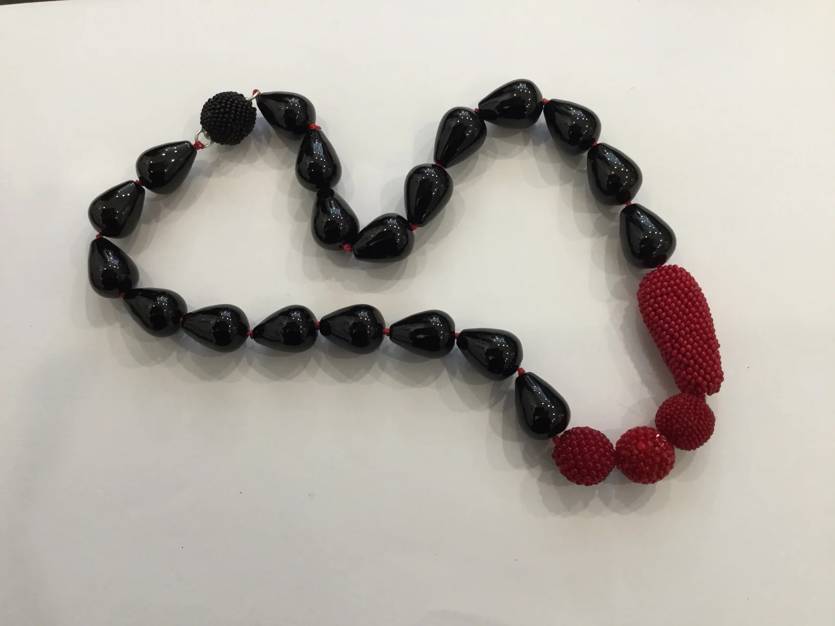 UCK2 £320 L25cm Sterling Silver:Glass Beads.JPG