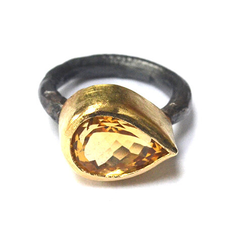 ROGNOCi010600Q 18k Gold Set Pear Citrine Oxidised Ring.jpg