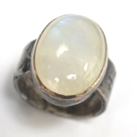 ROxNOMo010900P Oxidised Silver Moonstone ring.jpg