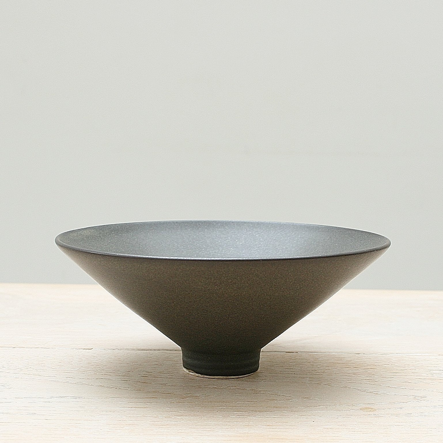 bowl dark grey 14cm.JPG