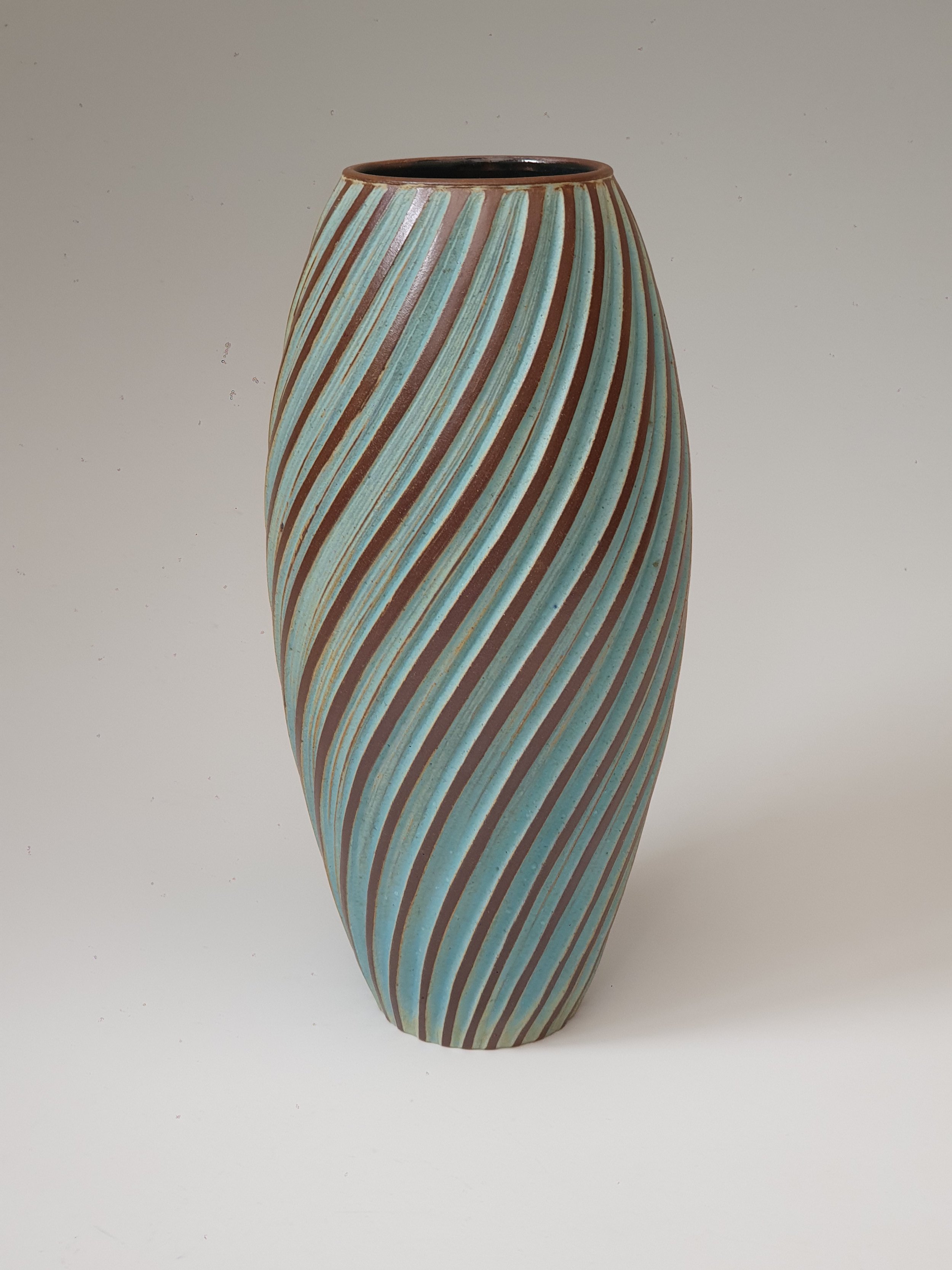 Twist carved vase  27cm Â£350.jpg