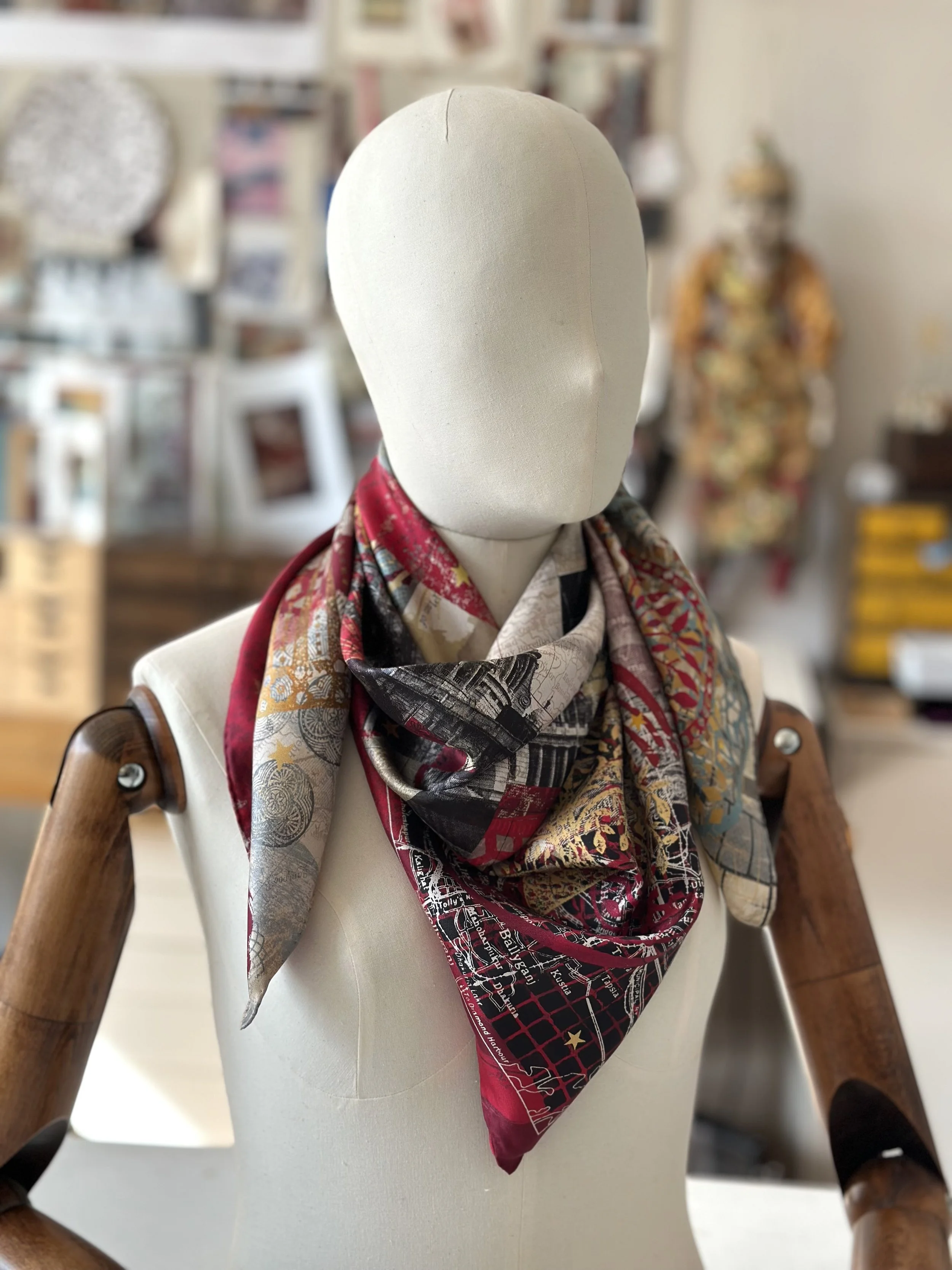 Square scarf colour Crimson silk twill 90x90 cms Neil Bottle 4.9.25***.jpeg