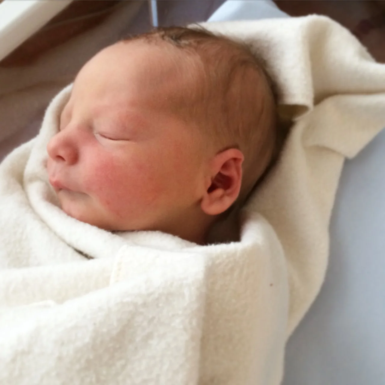 Angus født 18. april 2016 på Rigshospitalet.