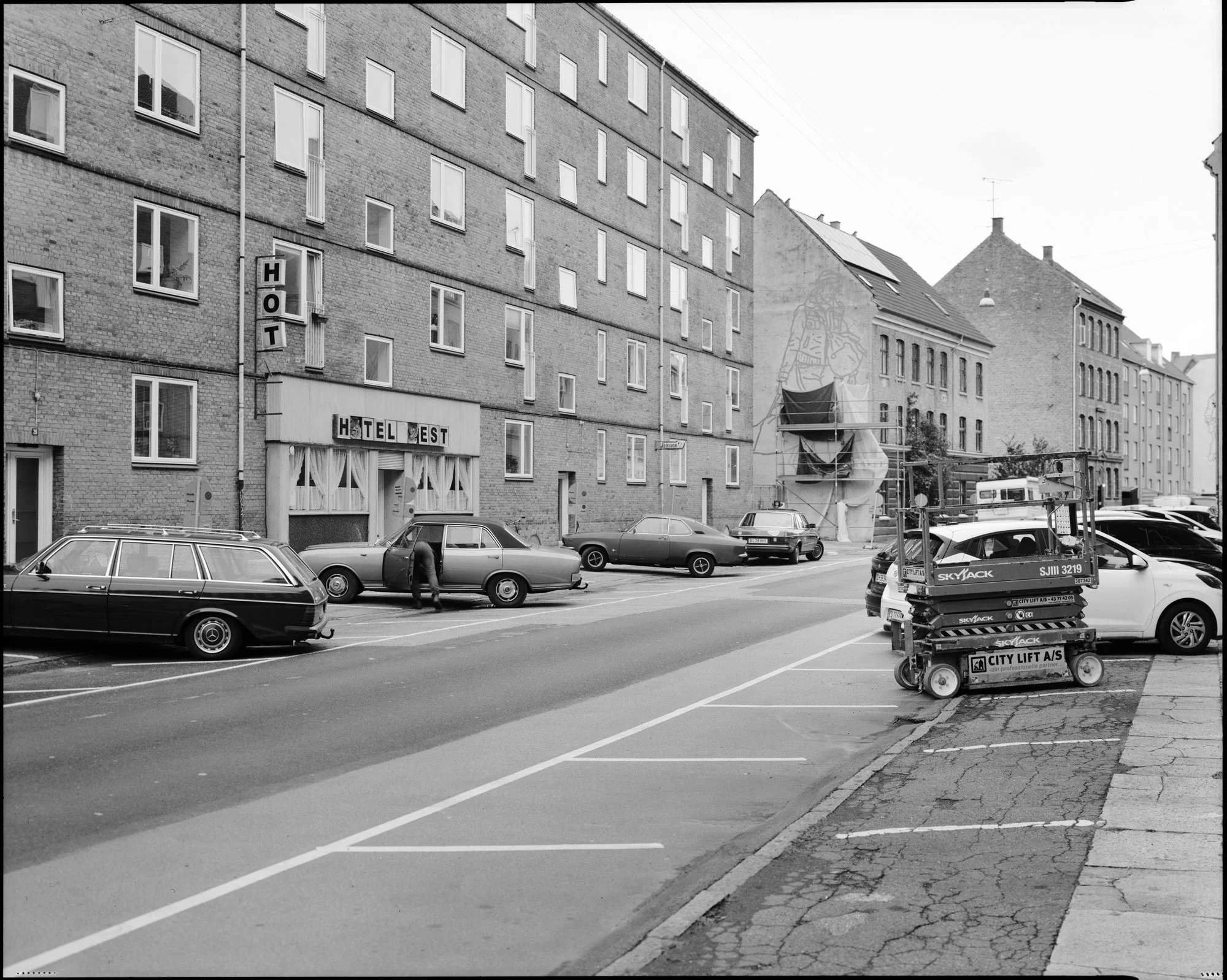 810 Hotel.jpg