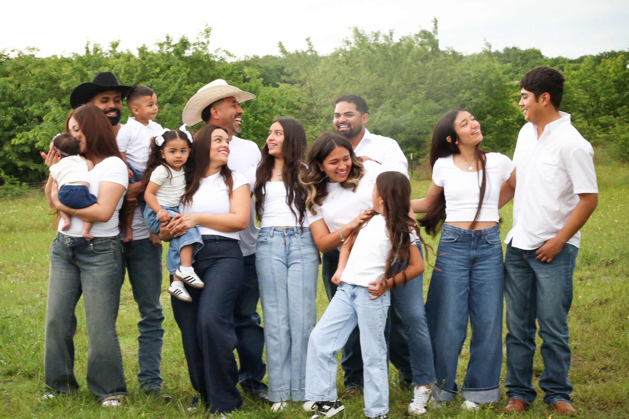MoraFamily-0890.jpg