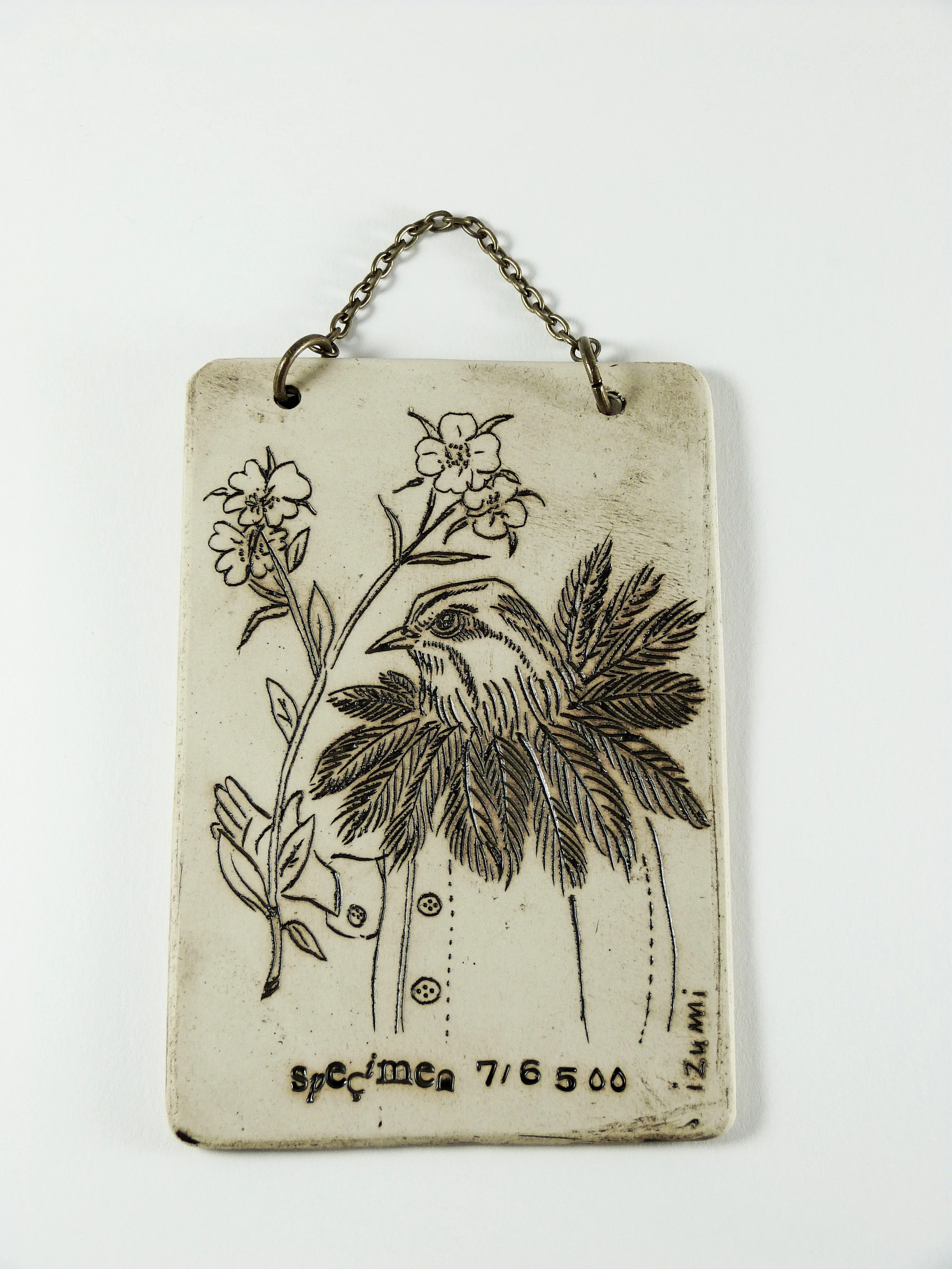 izumi_plaques_gravee_plumes.jpg