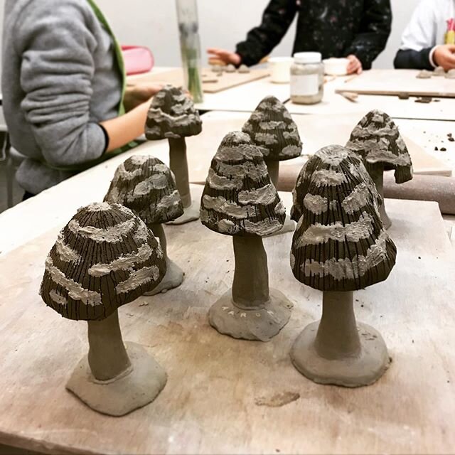 Atelier c&eacute;ramique &laquo;&nbsp;champignons&nbsp;&raquo; 8-10ans #ceramique #champignons #coprinpie #atelierenfant #byizumi