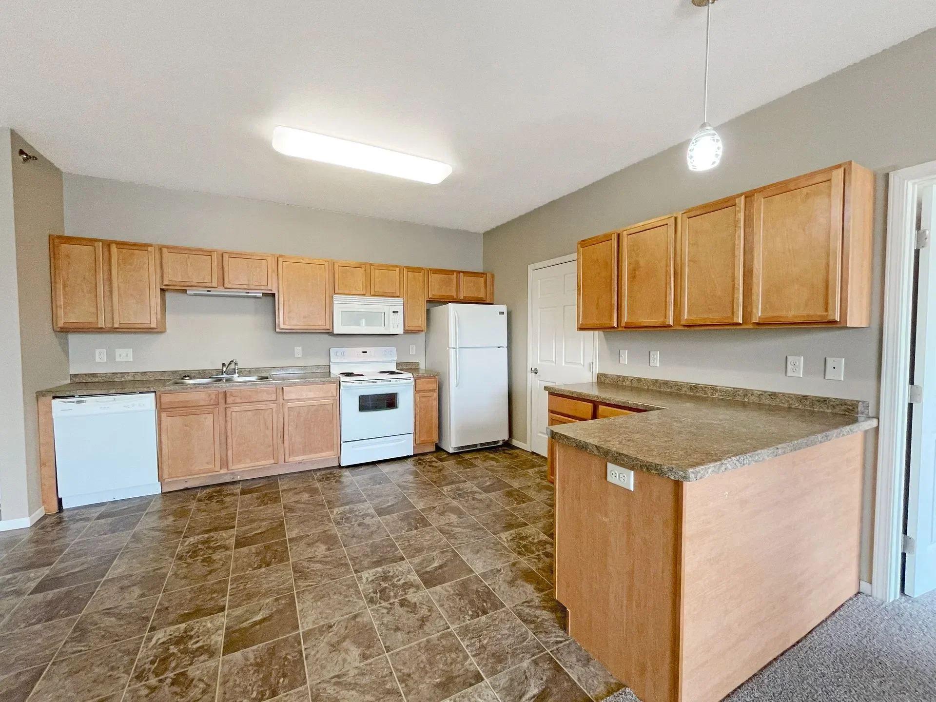 Encore_2Bed_Kitchen_2-1920w.webp