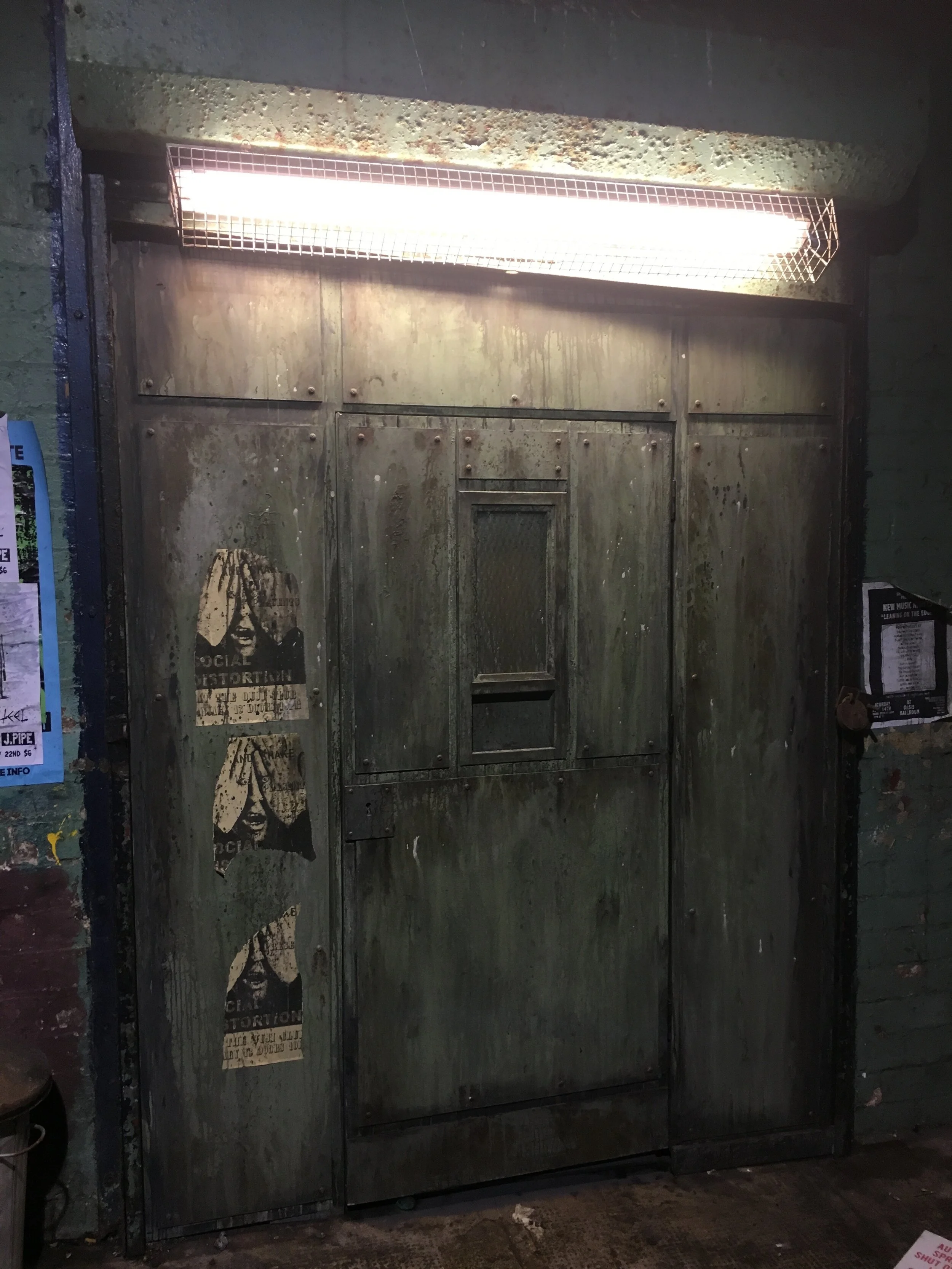  DOOR SET PIECE FITTED TO EXISTING LOCATION ‘PATRICK MELROSE’ 