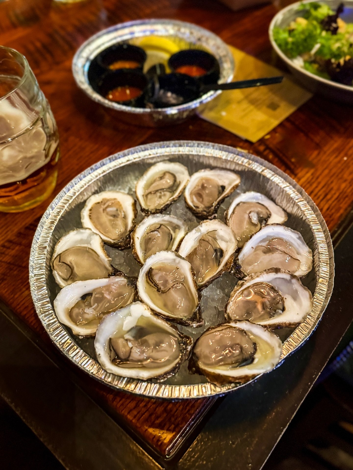 Oyster Happy Hour ft @sen_by_kiki returns THIS Friday from 6pm to 8pm!! Pair their oysters with any sort of martini in the book.