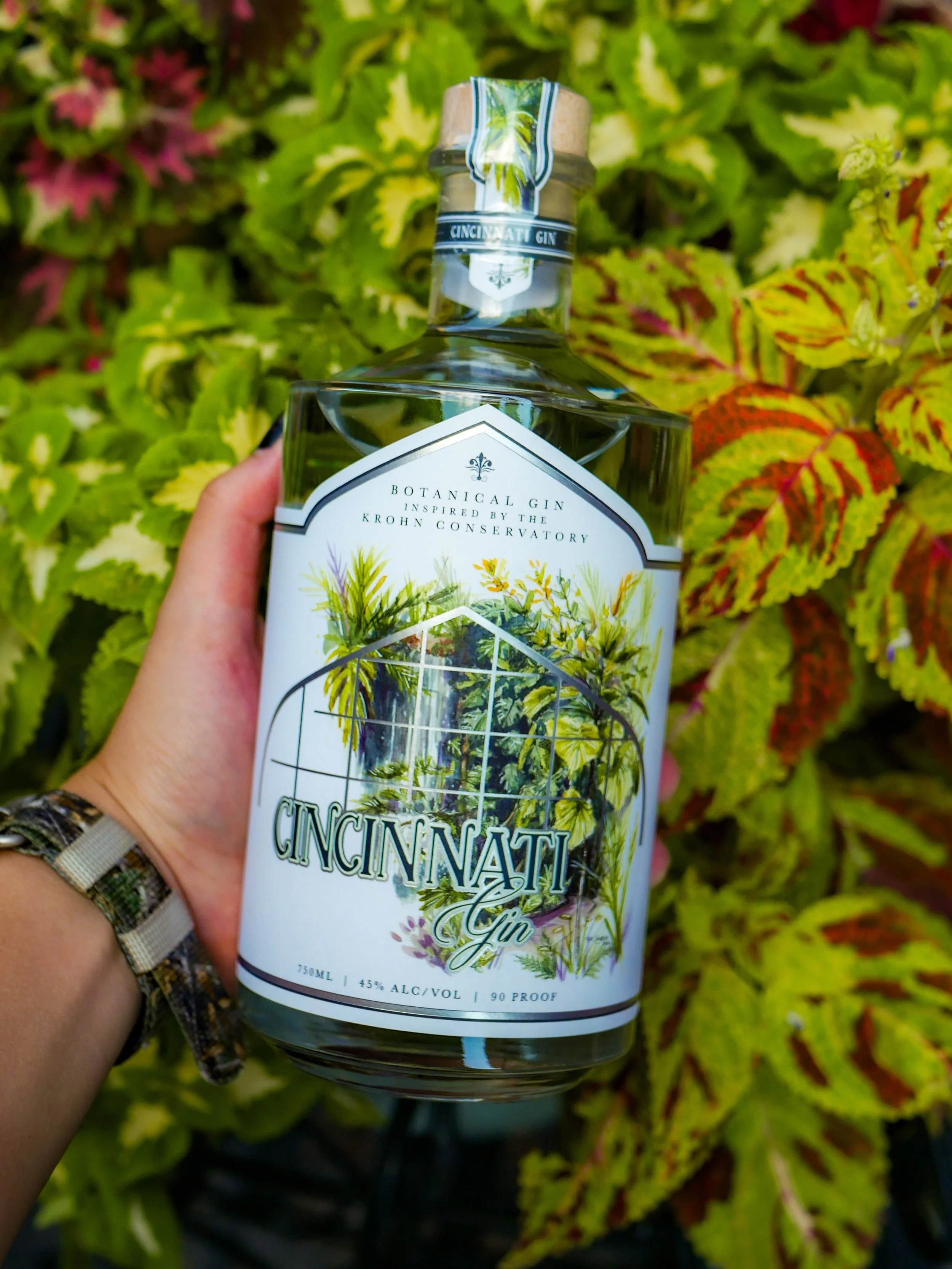 What does Cincinnati taste like?

Juniper. Citrus. Fresh botanicals. A little history. A lot of local pride.

That&rsquo;s Cincinnati Gin.